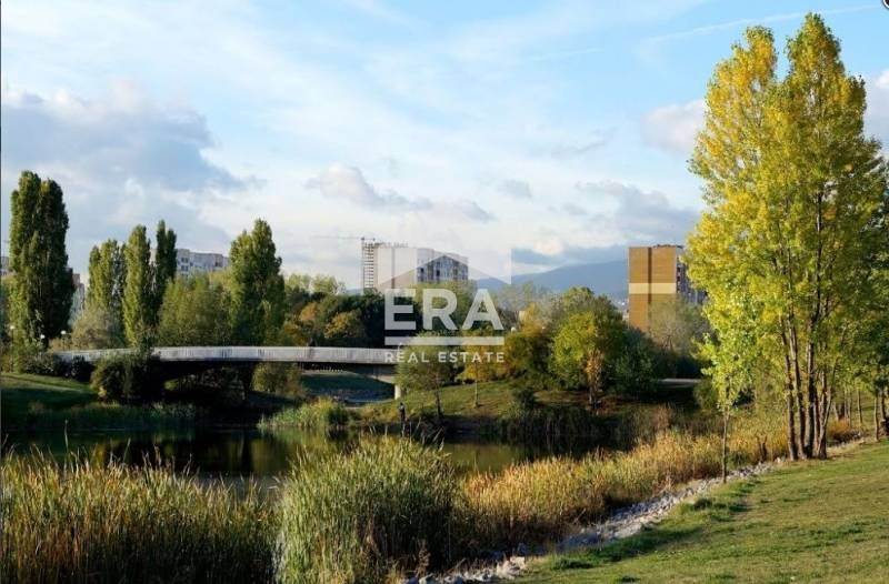 Продава се Тристаен апартамент в София, Дружба 1 - 109 кв.м за 1987 €/кв.м - Снимка #2