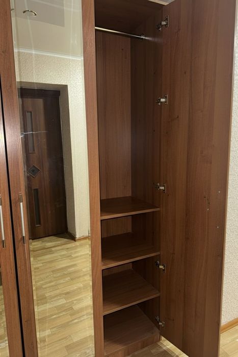 Шкаф вместительный с зеркалами