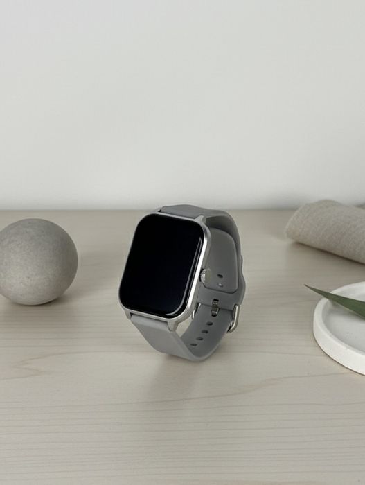 Smartwatch asemanator cu Applewatch