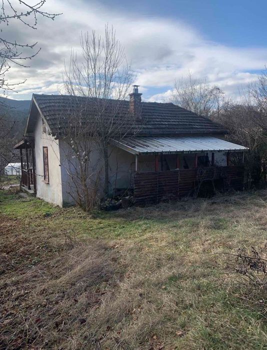 Къща в близост до София