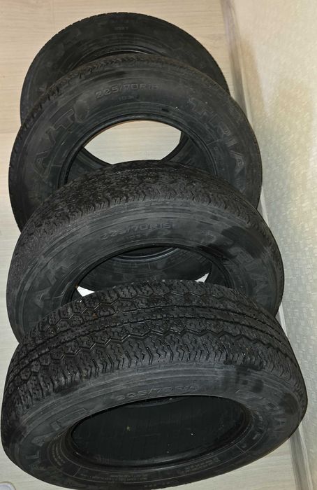 Продам б/у летние шины 225/70 16