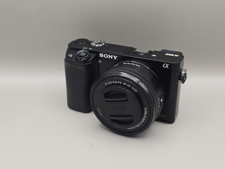 Kit Sony a6000 + obiectiv Sony 16-50mm f3.5-5.6 OSS, doar 8114 cadre