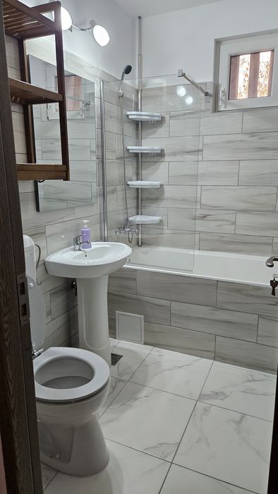 Proprietar, închiriez apartament 2 camere – Zonă centrală