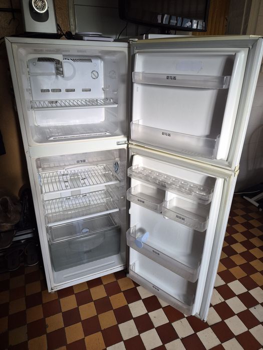 Холодильник Samsung