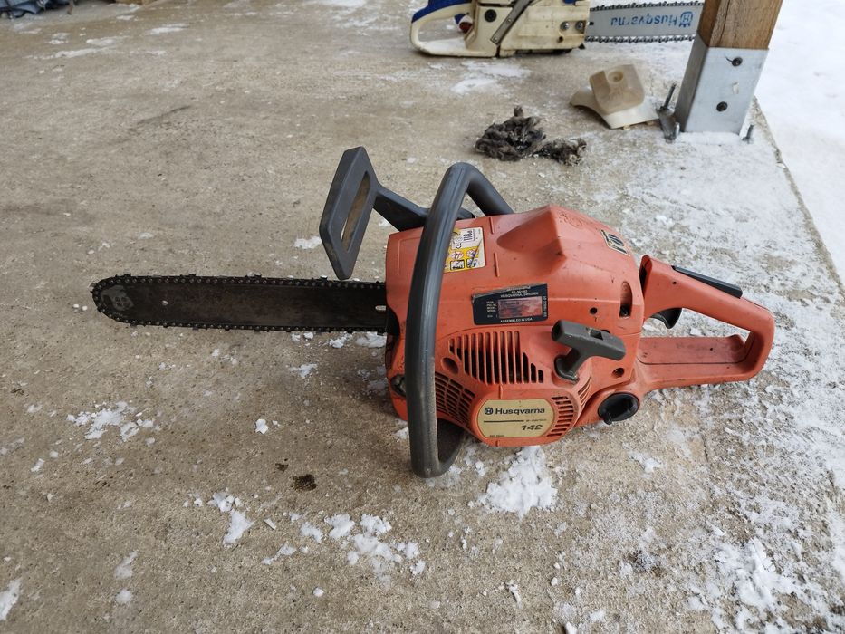 Vând drujba Husqvarna