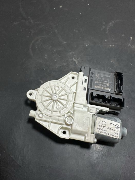 Motoras macara geam stanga fata Vw golf 5 passat b6 golf 6 seat leon