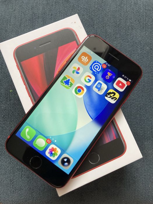 Продам iPhone se 2020