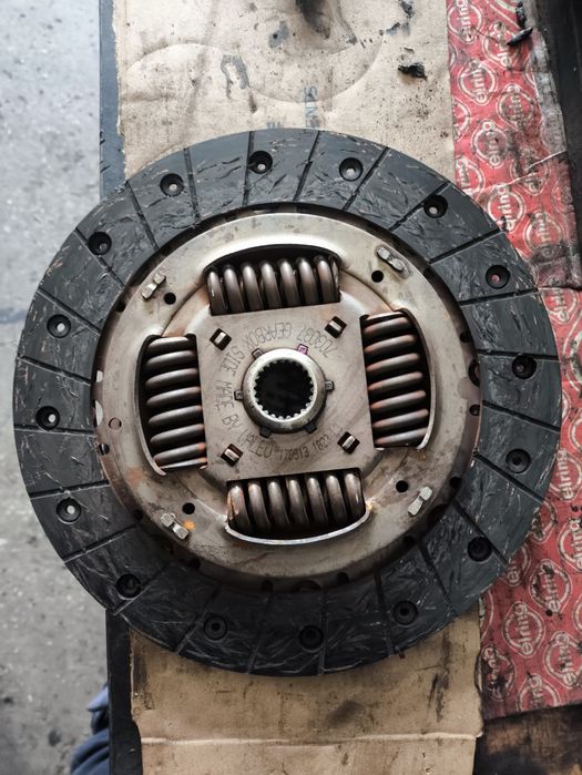 комплект твърд маховик и съединител/ komplekt mahivik i suedinitel