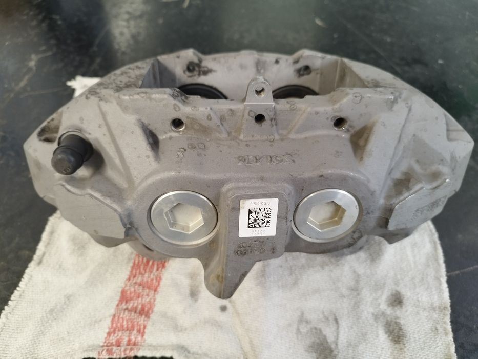 Etrier dreapta față Mercedes-Benz GLC/E Class A0004210100