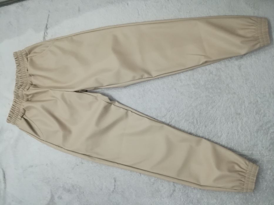 Брюки -джоггеры из экокожи