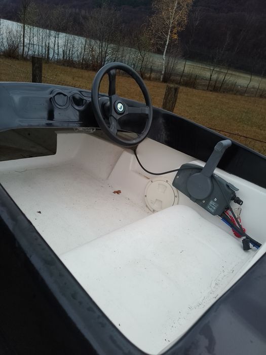 Barca de fibra cu motor in doi timpi 15 cp schimb cu ATV sau auto 4x4