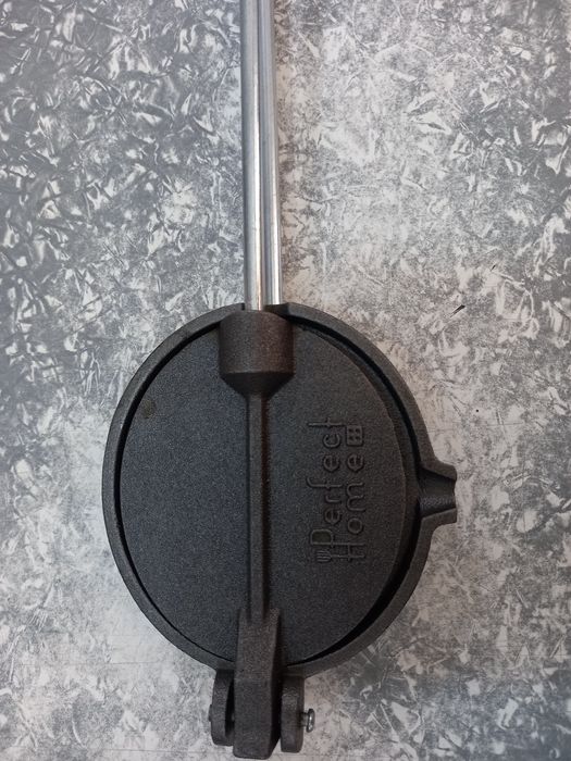 Picurator 129  lei, presă fontă pentru fript slănină