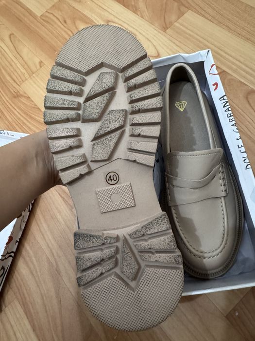 Вся обувь по 2 тыс тг,отдам все за 12 000 тг