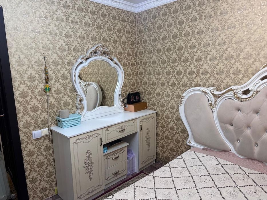 Продаю б/у спальный гарнитур