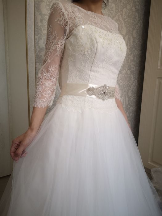 Продам кружевное свадебное платье.