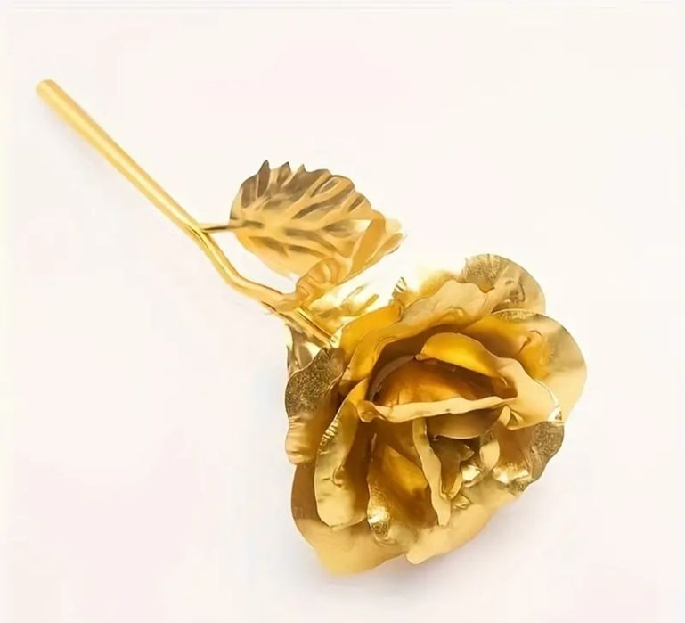 Златна роза със стойка