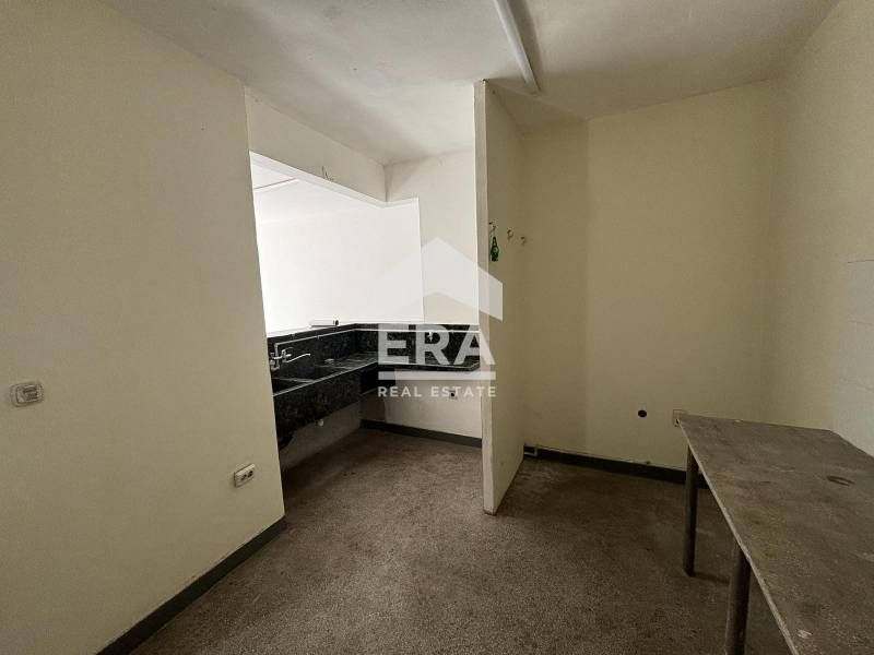 Голямо търговско помещение на хубава локация