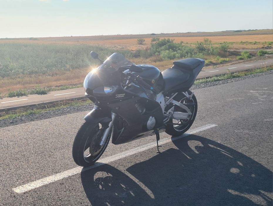 Vând Yamaha YZF R6