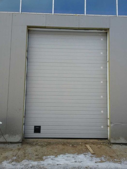 Продаю промышленные секционные ворота