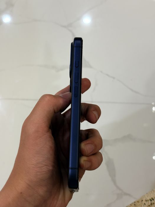 срочно Iphone 17 pro в идеале (без ремонта, 100 акб)