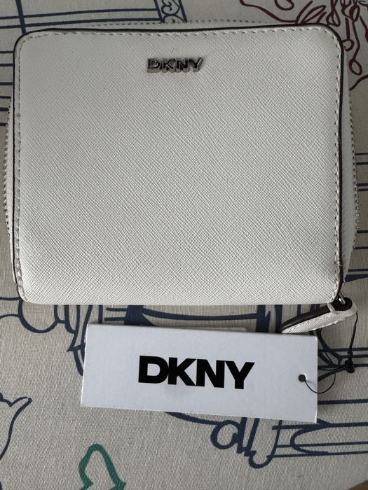 DKNY портомоне - бяло