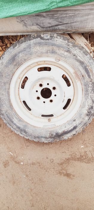 Колесо на машину