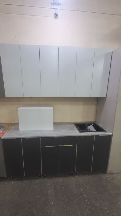 Кухня 1метр 80см. Верхный шкафы 80 см низ 85см