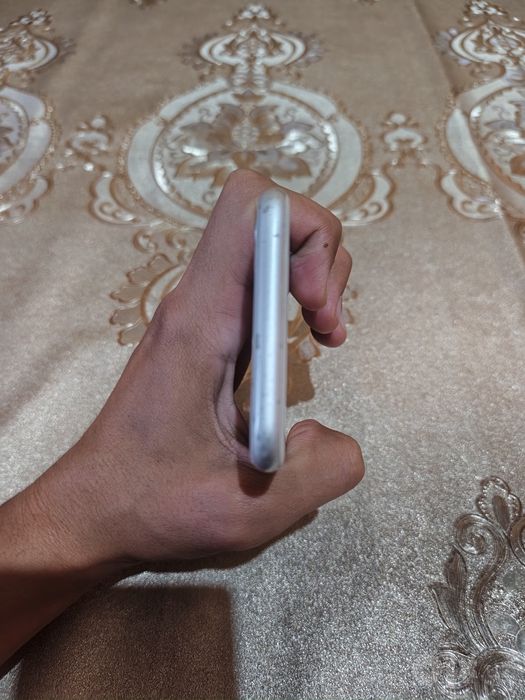 Iphone 8 batareya 69 tur ton atp ishlidi aybi krishka arqa kamera xira