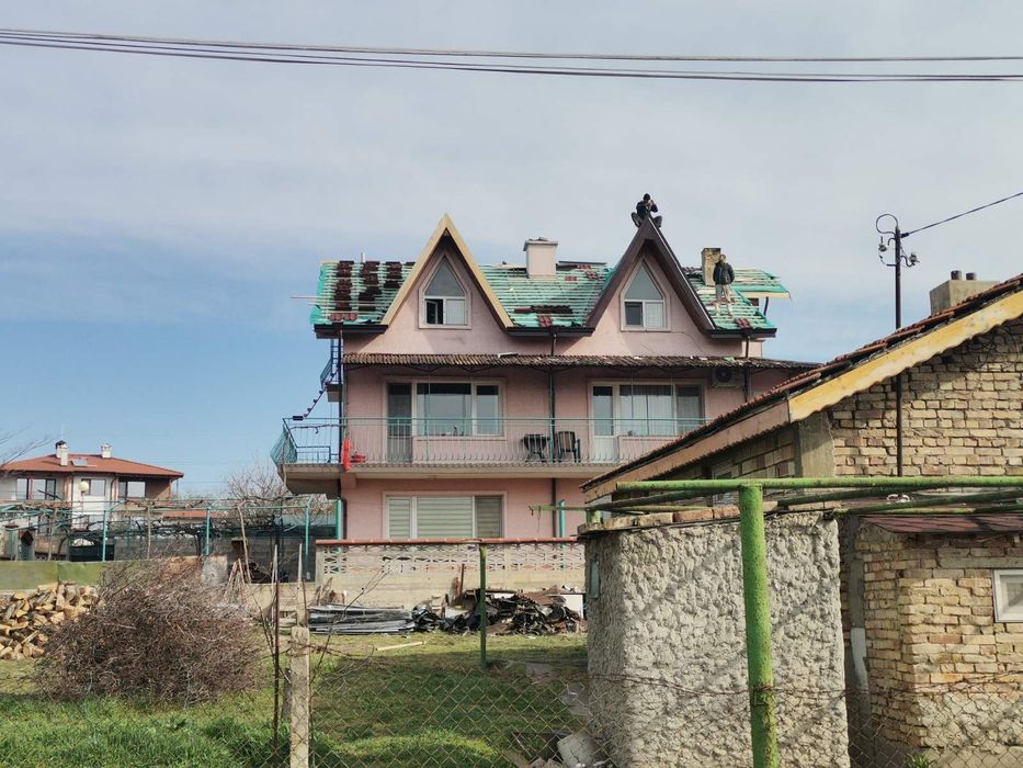 Направа на нови покриви.
Изграждане на нова дървена конструкция.
Изгра