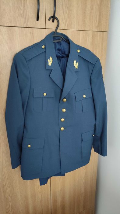 Costum albastru pentru forțele aeriene