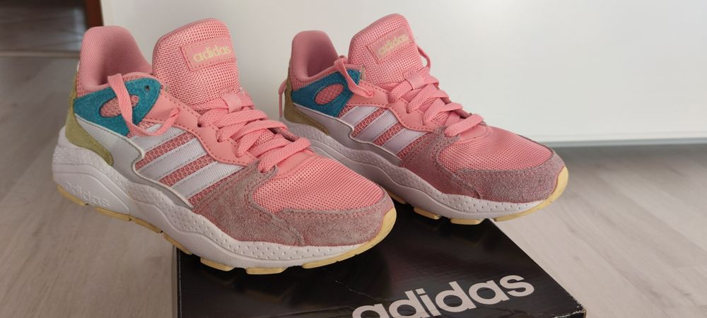 Adidași marca Adidas cloudfoom.