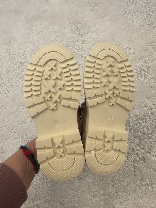 Продам туфли на девочку NEXT новые