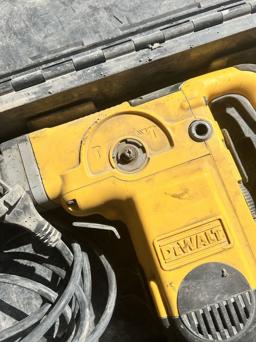 Перфоратор  Dewalt продам
