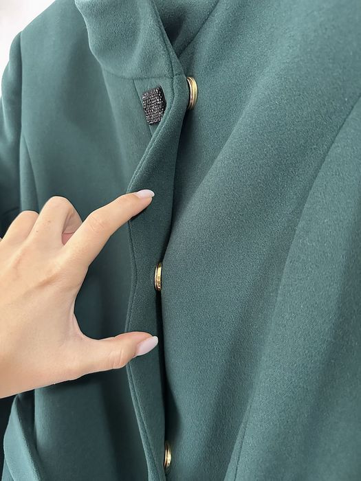 Palton nou cu etichetă