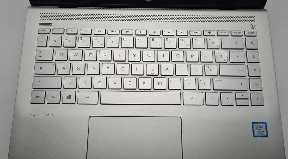 HP Pavilion 14-BF018NF  i5 7200U/8GB/256SSD/FHD/Подсветка