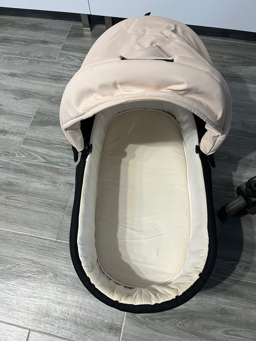 Vând cărucior 3 în 1 boston