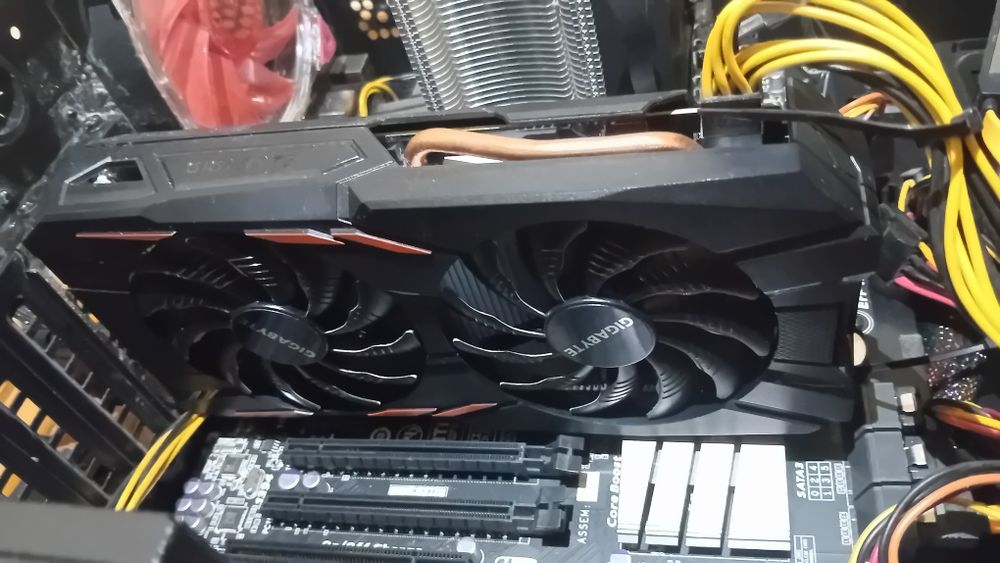 Calculator cu carcasa unica