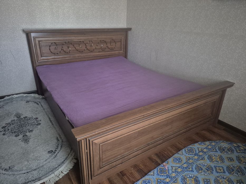 Продаётся двуспальная  кровать