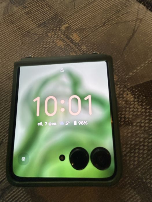 Motorola50 ultra razr