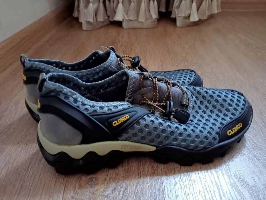 Кроссовки горные