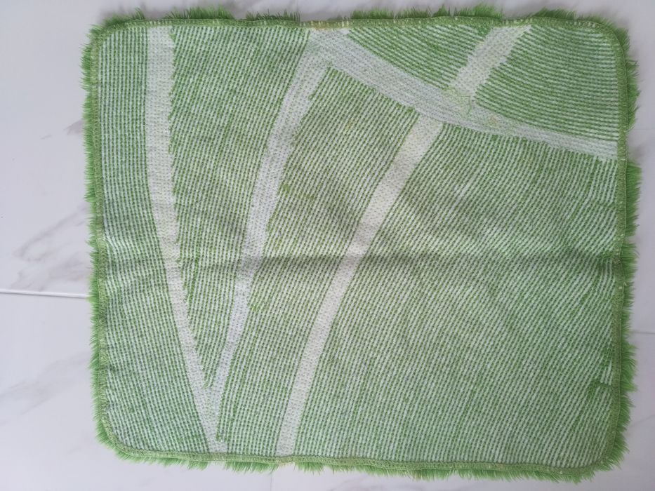 Подложки за хранене и постелки