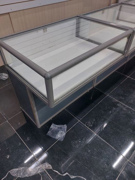 Продам витрины бу