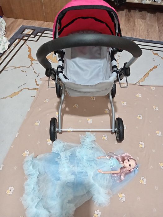 Детскы калеска и қуыршақ