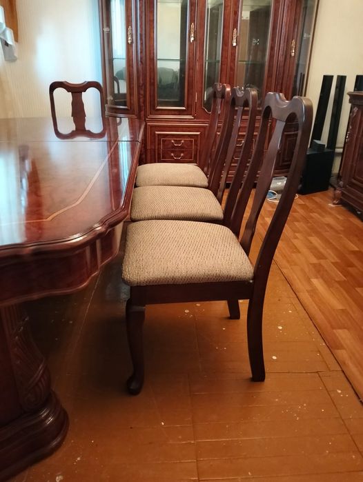 Гостиный стол со стульями