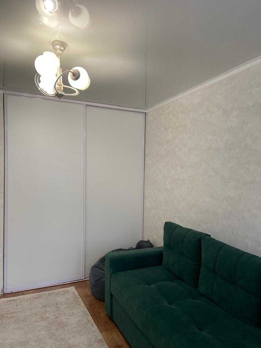 Продам 2 ком Уют 16,900 4 эт 48 кв.