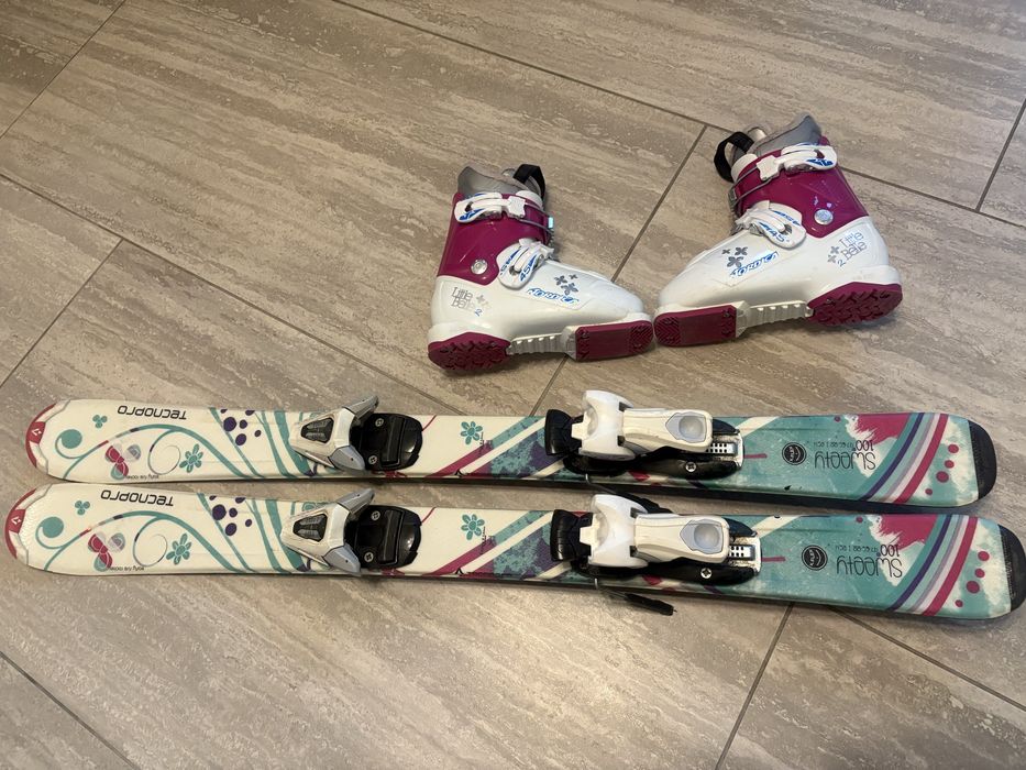 Vand clapari si schiuri fete