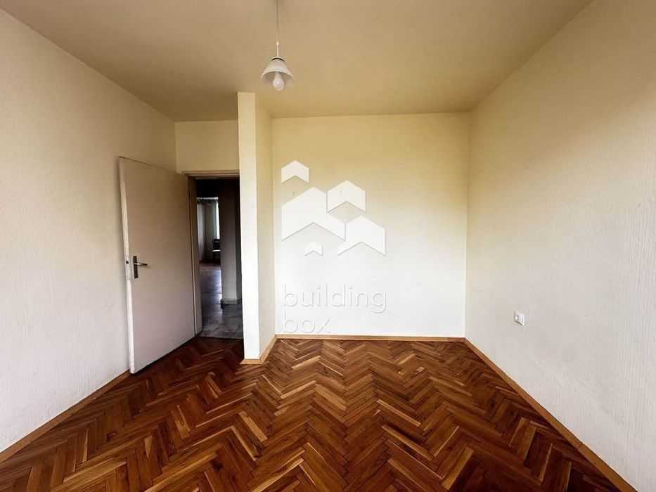 Продава се Тристаен апартамент в София, Център - 90 кв.м за 2040 €/кв.м - Снимка #2
