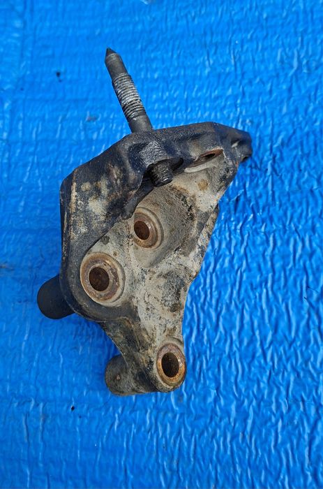 Крепление подушки 3S-FE