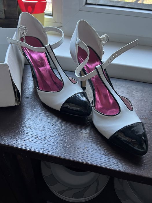 Нови обувки, ретро стил