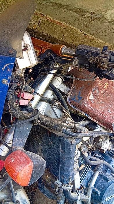 Продавам пистов мотор Хонда BФ 500 на части.  Цената е  по договаряне.